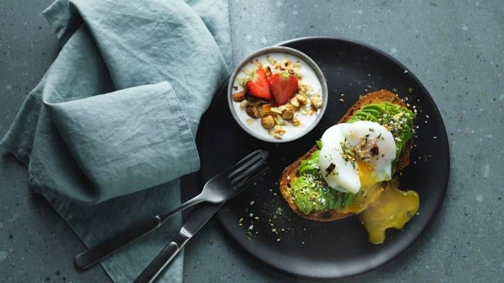 Sandwich and yoghurt on table