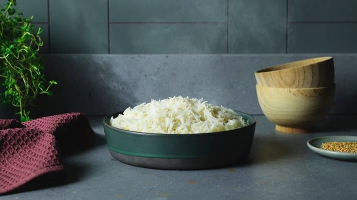 Steamy rice in bowl